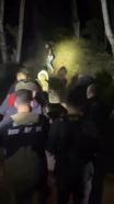 Yamaç kenarına düşen vatandaşı itfaiye kurtardı