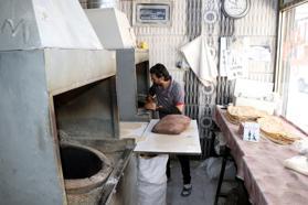 Lavaş ekmek üretirken çocukluk hayali olan romanı yazdı