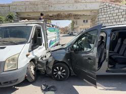 Nusaybin’de kamyonet ile hafif ticari araç çarpıştı: 1 yaralı