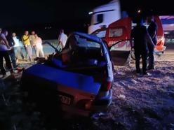 Minibüs ile çarpışan otomobilin sürücüsü öldü