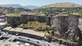 Bitlis Kalesi’ndeki kazı çalışmalarında sona gelindi