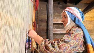 10 yıldır poşetleri kumaşa dönüştürüyor