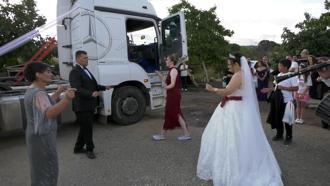 TIR gelin arabası oldu