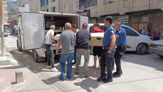 Odasında ölü bulundu