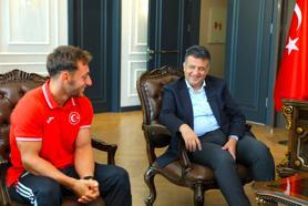 Başkan Doğan, Milli sporcuları ağırladı