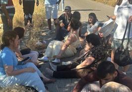 Kahta'da turistleri taşıyan minibüs devrildi: 13 yaralı