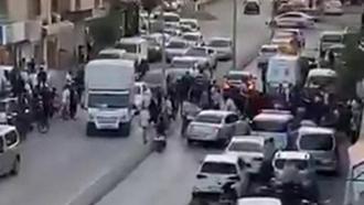 Adana'da husumetlilerin silahlı kavgasında yoldan geçen genç vurularak öldü