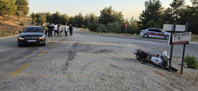Otomobil ile çarpışan motosikletteki 2 kişi yaralandı