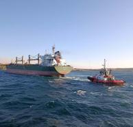 Çanakkale Boğazı'nda karaya oturan yük gemisi kurtarıldı
