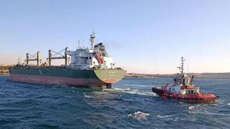 Çanakkale Boğazı'nda karaya oturan yük gemisi kurtarıldı
