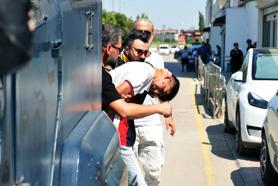 Husumetlisine tabancayla ateş açıp, kaldırımdaki yayayı öldüren şüpheli tutuklandı