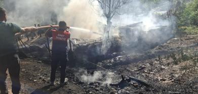 Kütahya’da yangın; 2 büyükbaş hayvan öldü, 400 saman balyası yandı