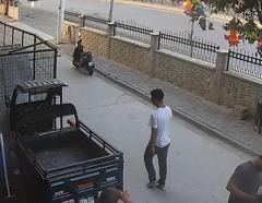 Refakatçi gibi gittiği hastanenin otoparkından motosiklet çaldı