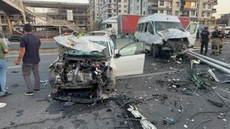 Diyarbakır'da 3 aracın karıştığı kazada 2 yaralı