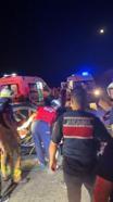 Bursa'da iki otomobil kafa kafaya çarpıştı: Anne ve kızı öldü, 2'si jandarma 5 yaralı