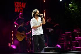 Bahçelievler Yaz Festivali’nde Koray Avcı sahne aldı