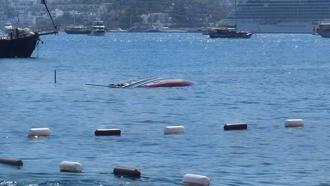 Bodrum'da su alan tekne battı