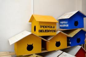 Geri dönüşüm malzemeleriyle kediler için yuva yapıldı