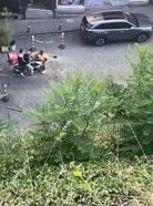 Beyoğlu’nda yarı çıplak önüne atladığı motosikletliyi düşürdü; duba sopa ve tekmeyle darbedildi