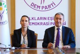DEM Parti'li Bakırhan ve Hatimoğulları 'çerçeve yasa' teklifini imzaladı