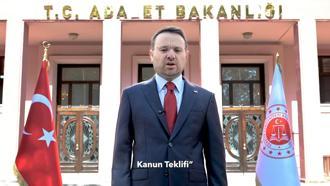 Bakan Gürlek: Şehitlerimizin aziz hatıralarını incitecek hiçbir tasarrufa izin verilmeyecek