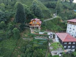 Rize'de yol üstüne villa
