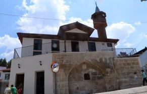 Restorasyonu tamamlanan cami ibadete açıldı