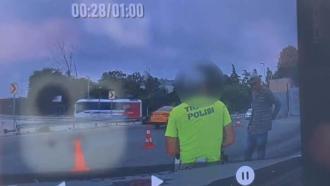 Fatih'te polise bıçakla saldırı kamerada; ayağından vurularak yakalandı
