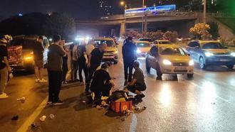 Bağcılar'da kontrolden çıkan motosiklet devrildi: 2 yaralı