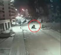 Motosikletli hırsızlar kamerada; 2 tutuklama