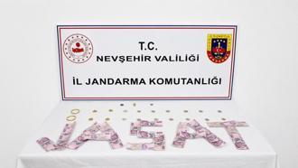 Mola veren ailenin aracındaki altınlarını çalan 4 şüpheli yakaladı