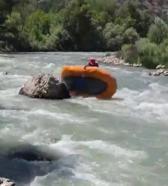 Rafting yarışında botları alabora olan sporcular zor anlar yaşadı