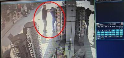 Nefes borusuna sakız kaçan kuryeyi Heimlich manevrasıyla kurtardı: o anlar kamerada