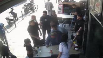 Nefes borusuna yemek kaçan kadını, polis Heimlich manevrasıyla kurtardı