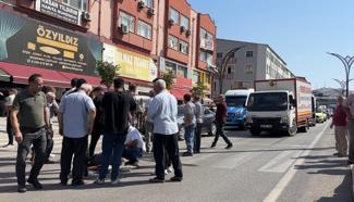 Yaya geçidinde otomobilin çarptığı yaya yaralandı
