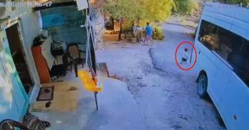 Babasının kullandığı minibüsün altında kalan Yakup Emir’in cenazesi toprağa verildi