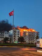 Apartmanın çatısı yandı