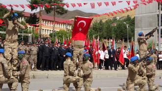 Bitlis ve Erciş'te 30 Ağustos Zafer bayramı coşkuyla kutlandı