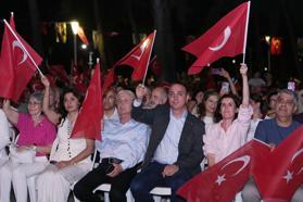 Zafer Bayramı coşkusu Konyaaltı'nda yaşandı