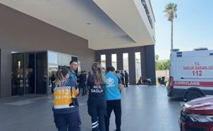 Mersin'in Taşucu Limanı'nda ekipler hazırlık yapıyor