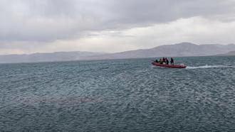 Van Gölü’nde can simidiyle açığa sürüklenen 3 kişi kurtarıldı