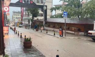 Artvin'de sağanak; ev ve iş yerlerini su bastı