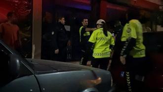 Ehliyetsiz ve alkollü sürücü ile yanındaki arkadaşları, polise zor anlar yaşattı