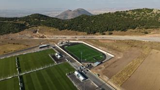 Başkan Büyükkılıç, yapımı devam eden atletizm pistini inceledi