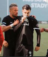 Altay evinde Denizli ile oynuyor