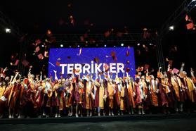 İEÜ'de 144 yüksek lisans ve doktora öğrencisine diploma