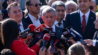 Ahmet Davutoğlu, 'Cumhurbaşkanına hakaret' suçlamasıyla ifade verdi