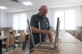 Alzheimer hastası, tedavi gördüğü merkezin gönüllü tamircisi oldu