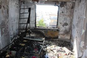 2 yaşındaki çocuk çakmakla oynarken evi yaktı