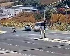 Yolcu minibüsü elektrik direğine çarptı; 1’i bebek 3 yaralı